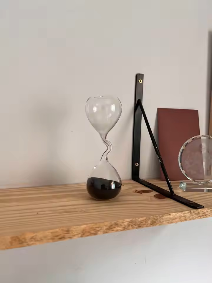 Interior Design Years Of School - Kavisli Tasarım Siyah Kum Saati Modern